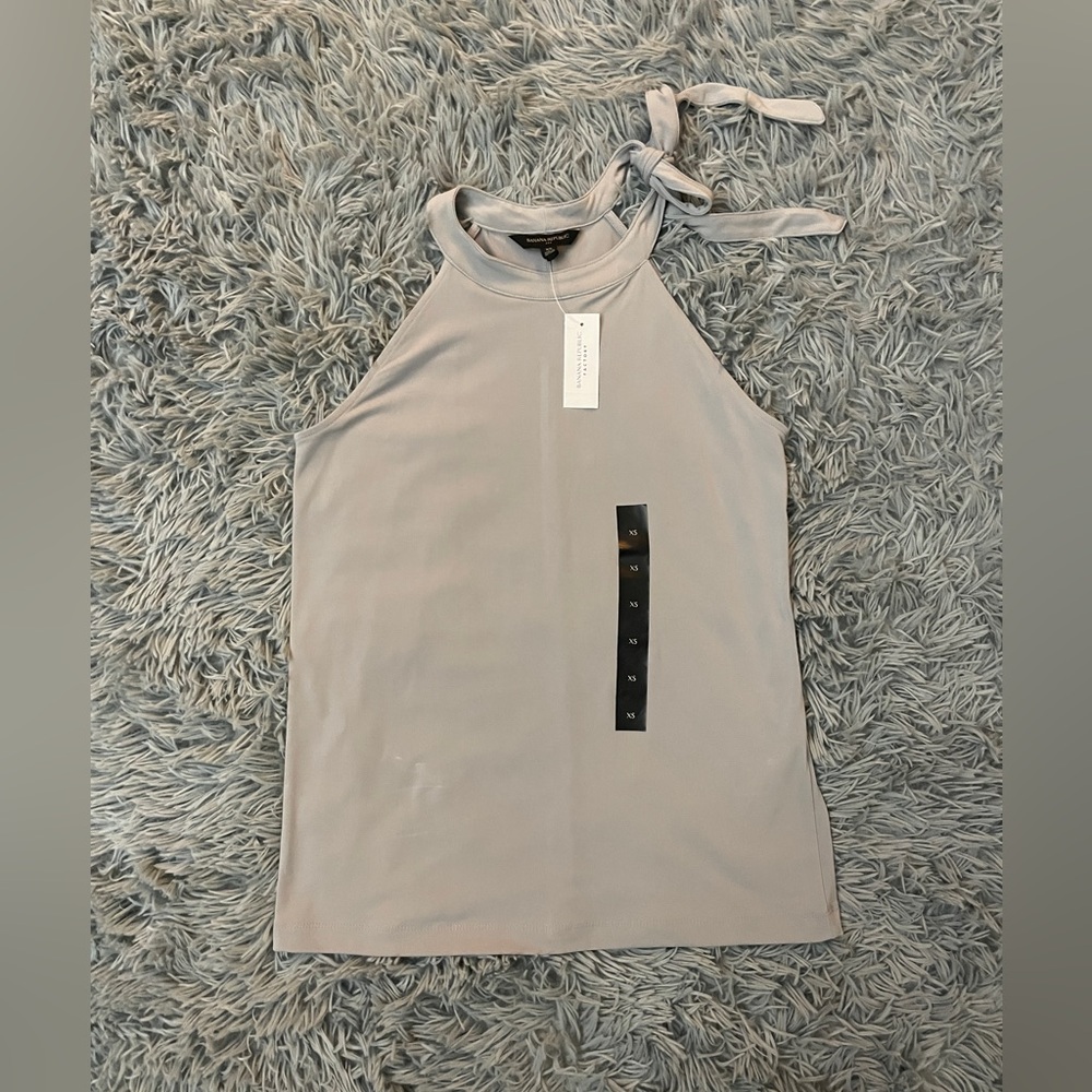 NWT Banana Republic Womens High-Neck Sleeveless Top in light gray color
